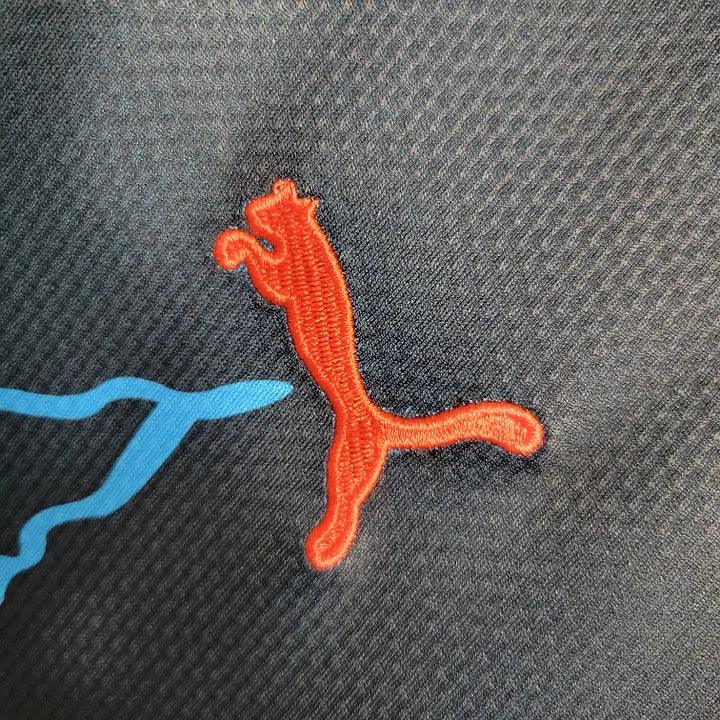 Maillot Manchester City saison 2023-2024 édition spéciale, marque Le 12 -ème Maillot, vue de face avec logo et design distinctif