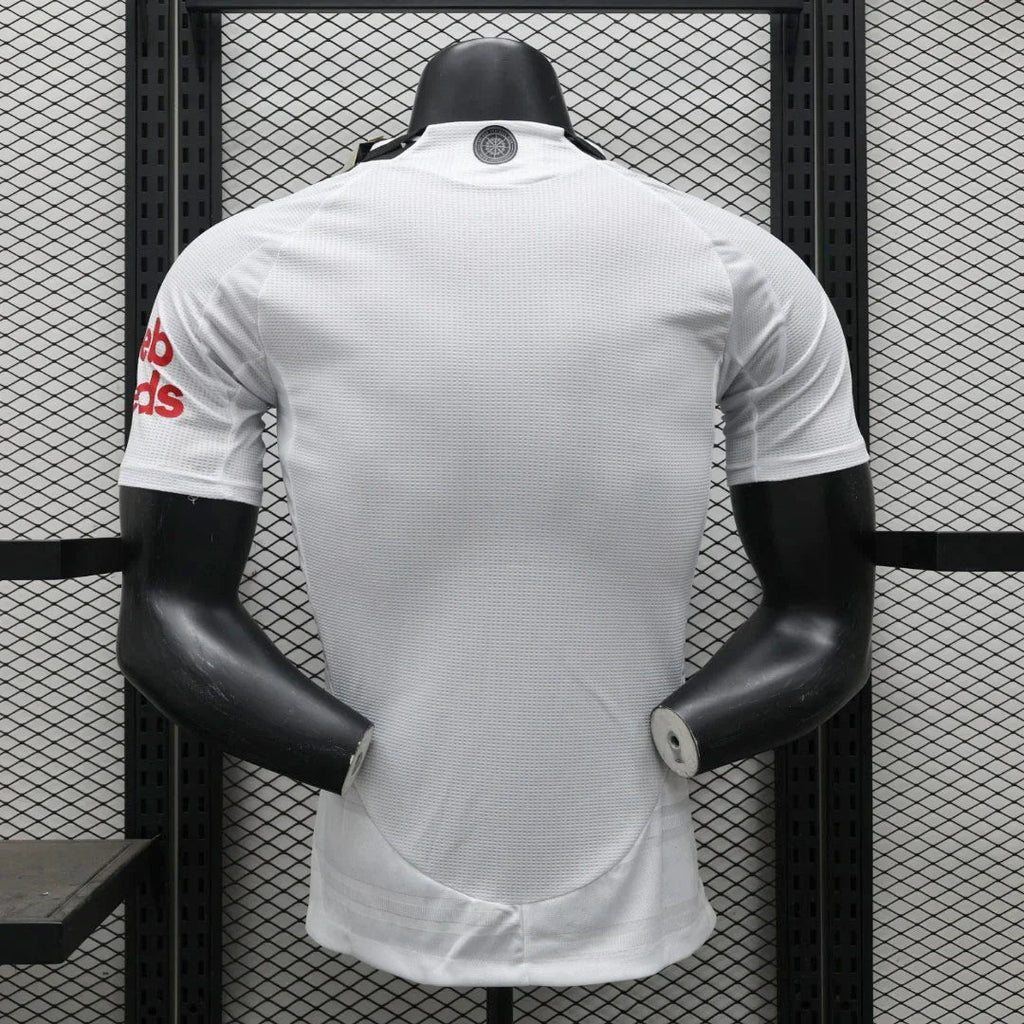 Maillot Fulham 2024-25 Le 12 -ème Maillot, jersey de football, vue front avec logo et design officiel.