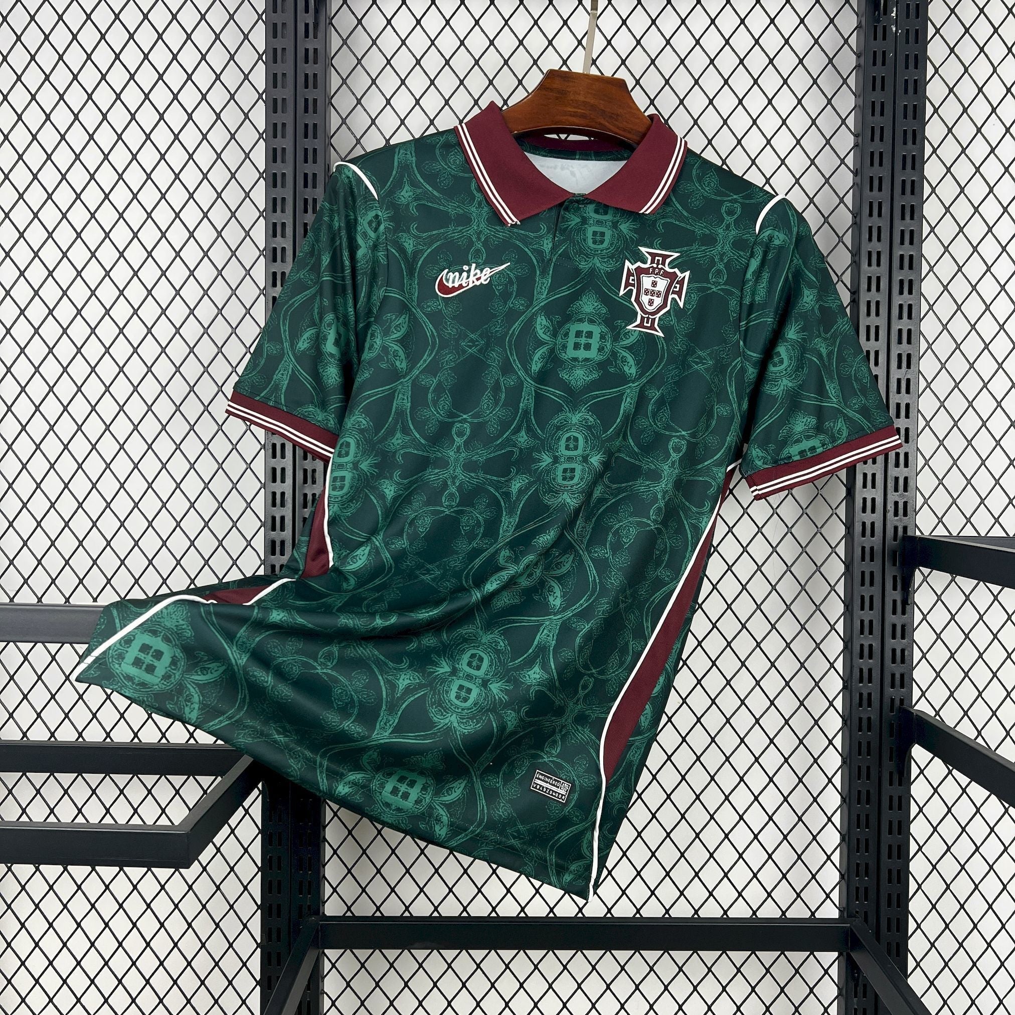 Maillot Portugal Concept 2026 de Le 12 -ème Maillot, devant avec logo Portugal et détails colorés, tissu sportif.