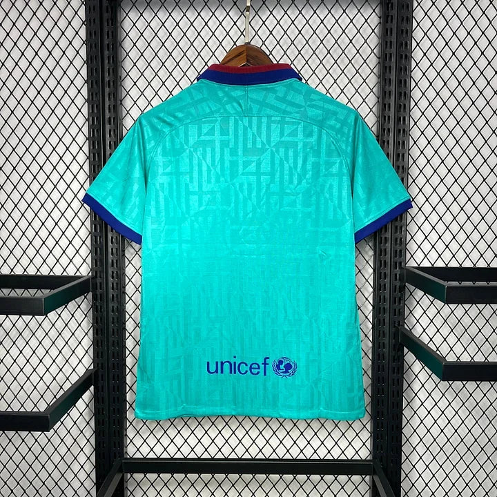 Maillot de football rétro FC Barcelone 2019-2020 de la marque Le 12-ème, vue de face avec logo et design classique.