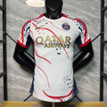Maillot PSG 25/26 Le 12-ème Maillot blanc pour joueur, design spécial, visible devant avec logo et détails sportifs.