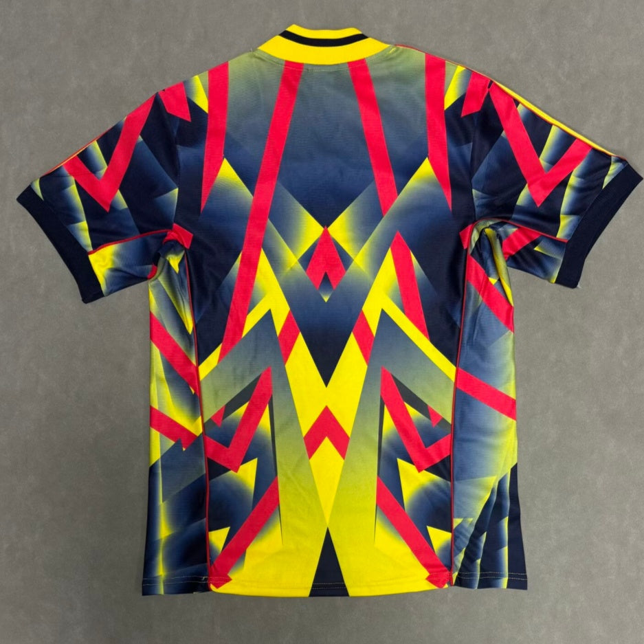 Maillot de football Arsenal 25/26 Le 12 -ème Maillot, maillot officiel avec logo et design distinctif, vue de face.