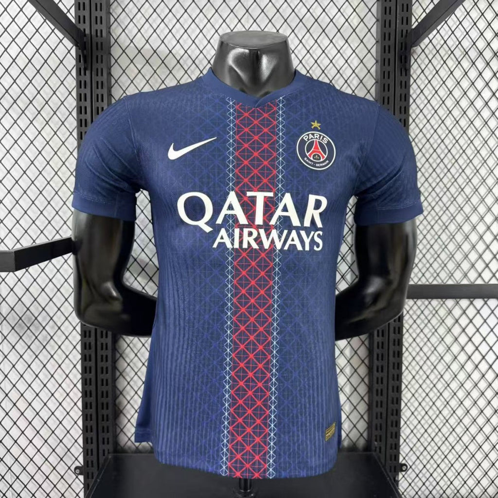 Maillot domicile PSG 25/26 Le 12 -ème Maillot, maillot de football avec logo du PSG et design officiel, vue de face.