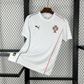 Maillot Portugal concept 2025 de Le 12 -ème Maillot, vue de face, avec design moderne et couleurs du drapeau portugais.