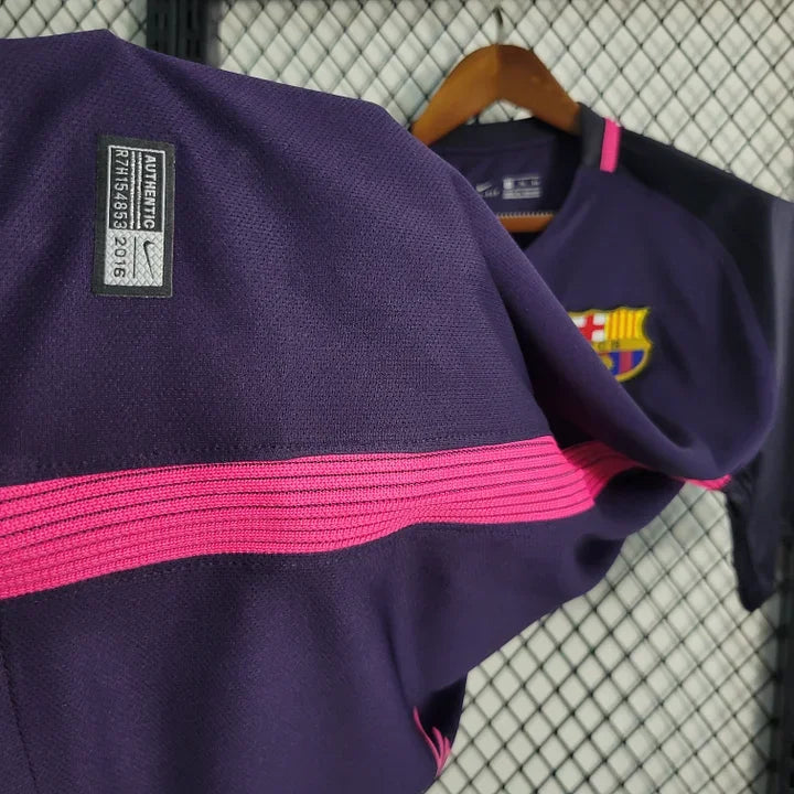 Maillot rétro FC Barcelone 2016-2017 de la marque Le 12, jersey de football bleu avec le logo du club et détails en blanc