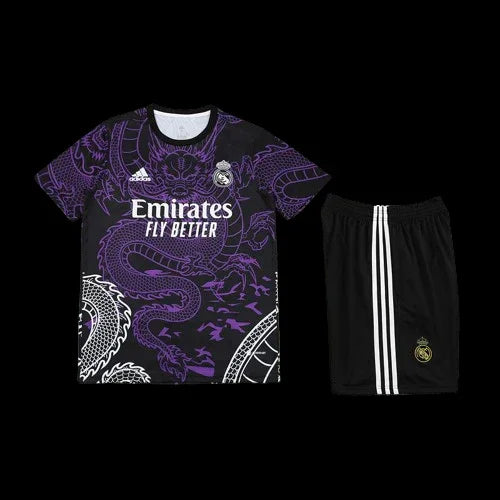 Ensemble Réal Madrid de Le 12 -ème Maillot, maillot blanc avec logo du club et détails bleus et roses, vue frontale.