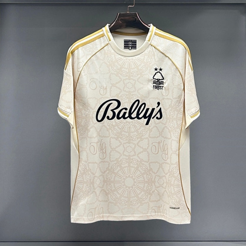 Maillot extérieur Nottingham Forest 25/26 Le 12 -ème Maillot, logo de l'équipe et détails en bleu et blanc.