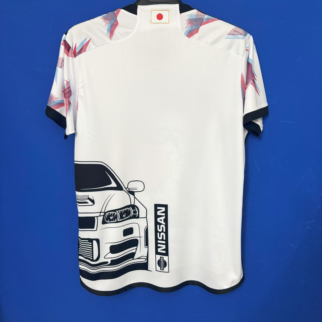 Maillot de football 25/26 japonais Le 12 -ème Maillot, design spécial, en tissu léger avec logos et détails colorés.
