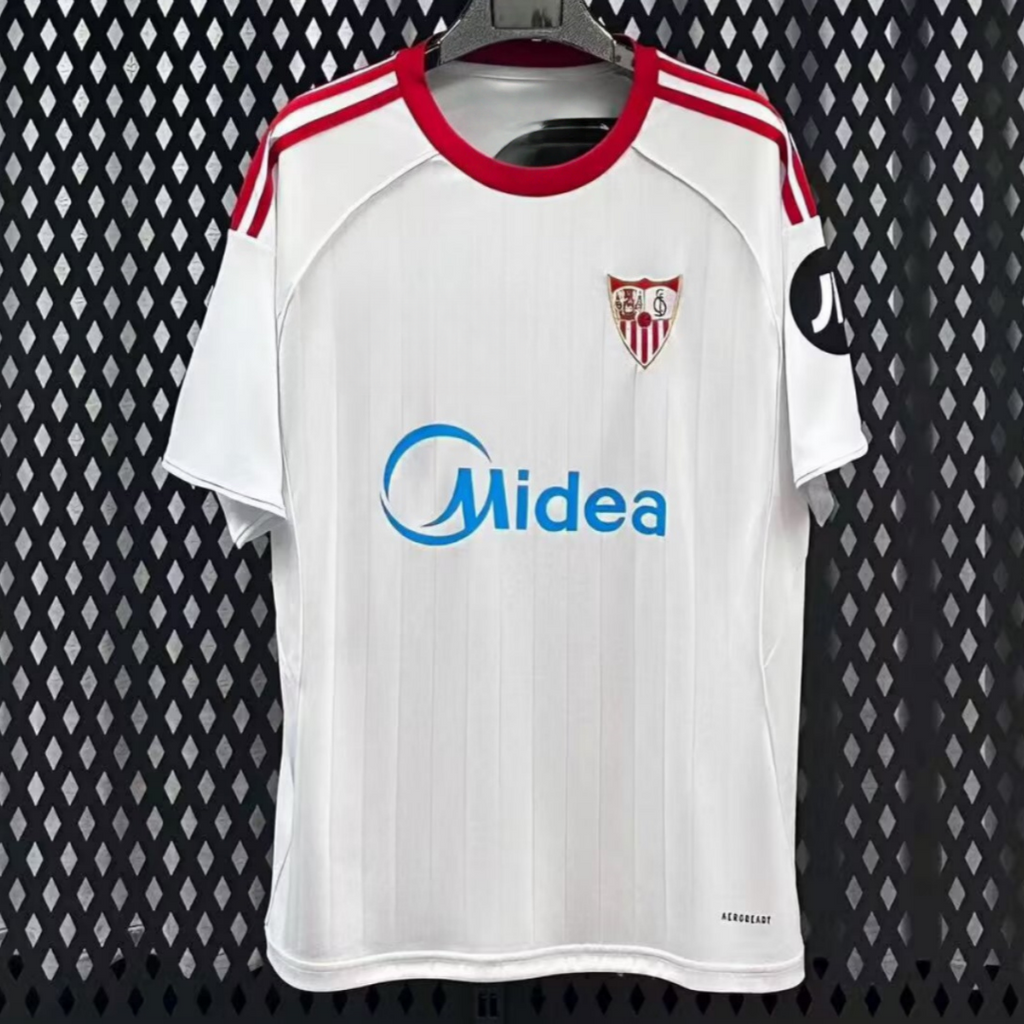 Maillot de football domicile Seville 2025/26 Le 12 -ème Maillot, maillot rouge avec logo et détails sportifs visibles.
