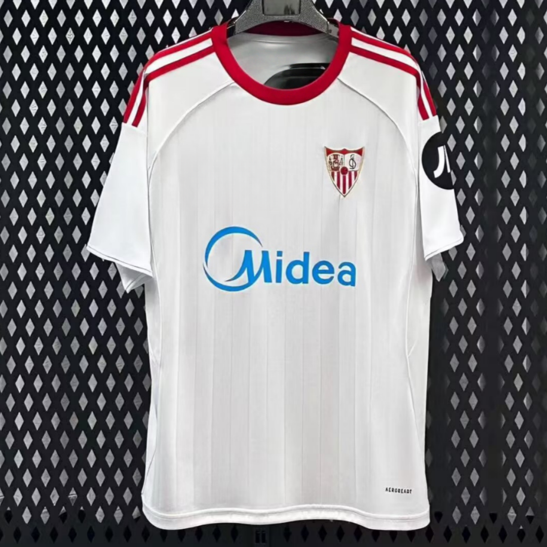 Maillot de football domicile Seville 2025/26 Le 12 -ème Maillot, maillot rouge avec logo et détails sportifs visibles.