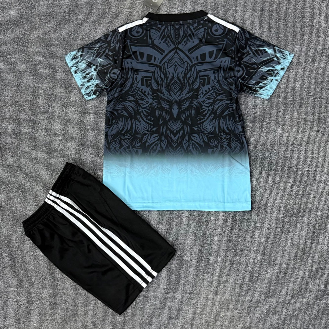 Ensemble enfant Liverpool spécial 25/26 ans, maillot bleu de la marque Le 12 -ème Maillot, vue de face.