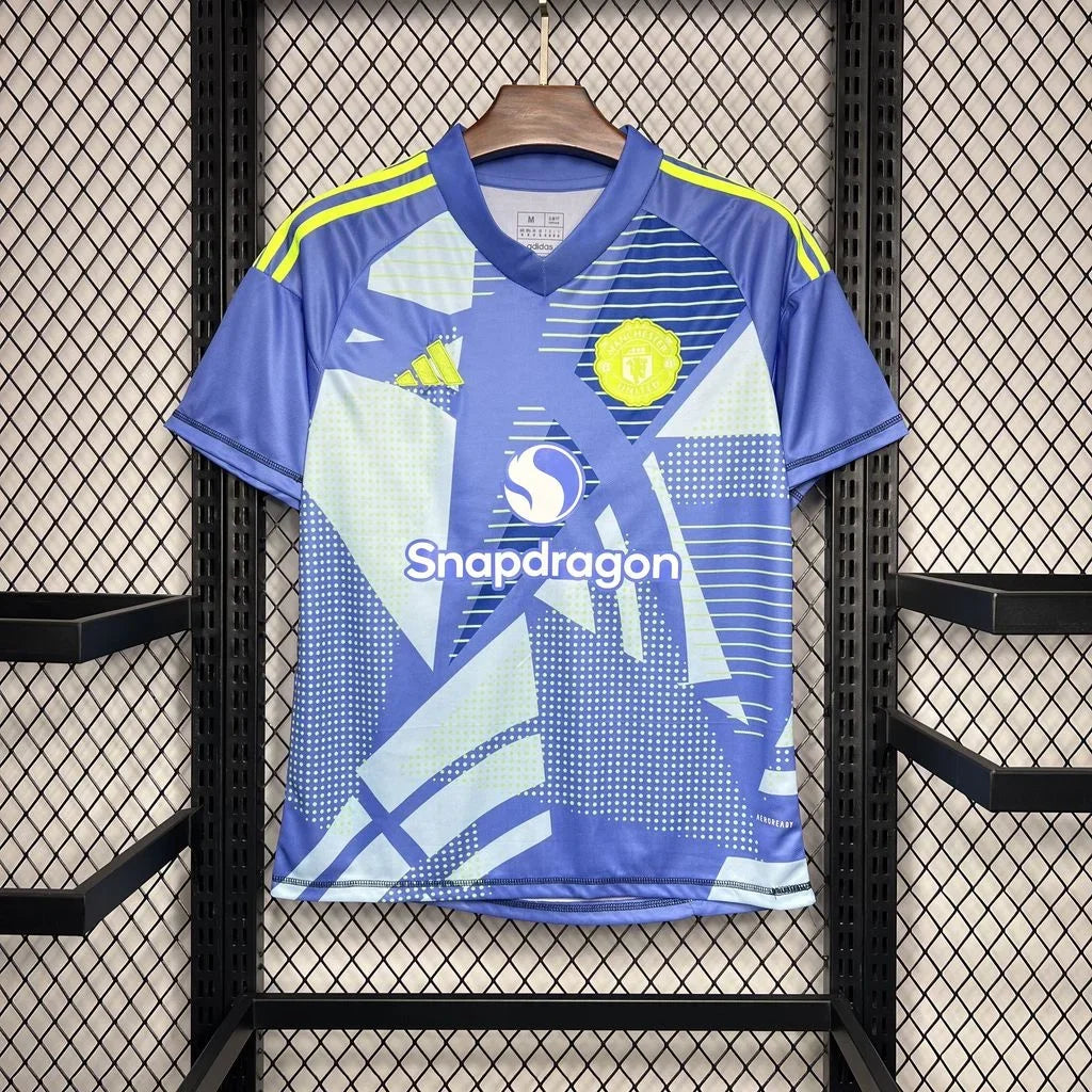 Maillot de gardien Manchester United 2024-2025 Le 12-ème Maillot, maillot de football avec logo et design distinctif.
