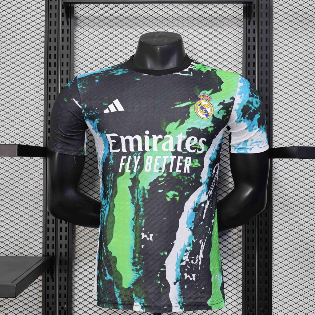 Maillot concept Real Madrid 2025-26 de la marque Le 12-ème Maillot, vue de face avec logo et design moderne.