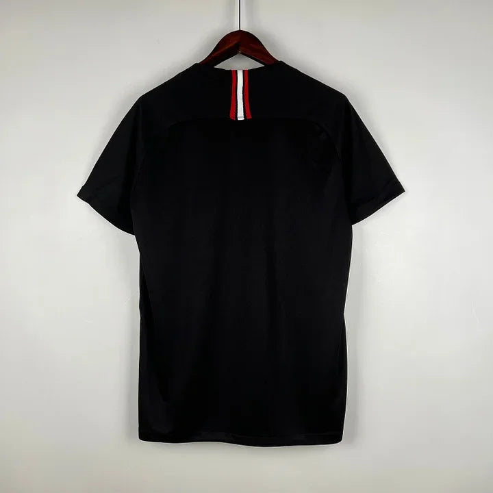 Maillot Paris Retro 2018 2019 de Le 12 -ème, maillot de football avec logo et design vintage, vue de face.