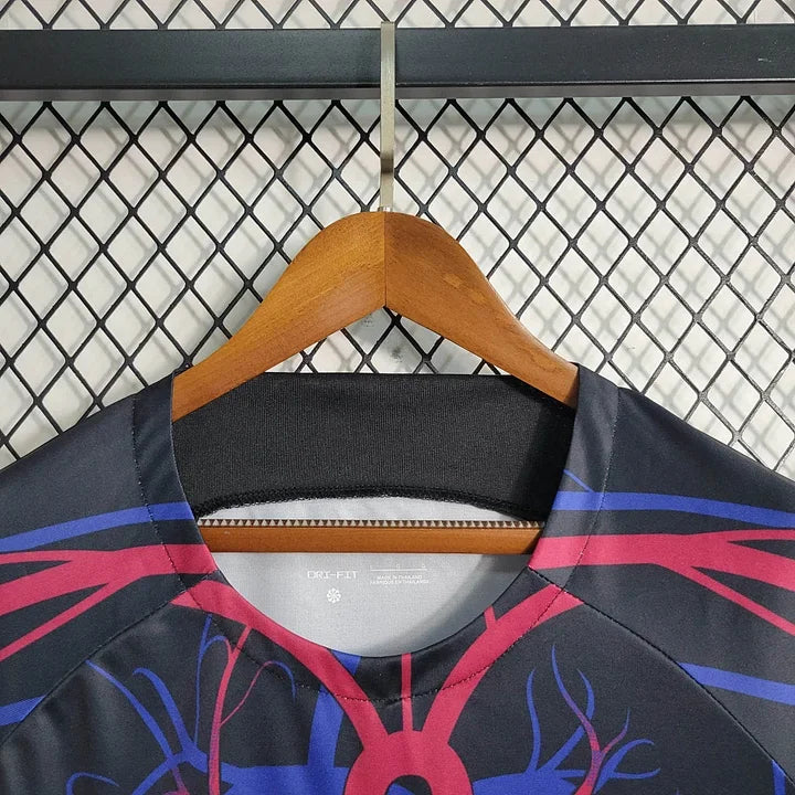 Maillot d'entraînement FC Barcelone saison 2023-2024 Le 12 -ème Maillot, maillot de sport bleu avec logo du club.