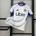 Maillot extérieur Le 12 -ème Maillot 2025-26, design sportif avec logo, présenté sur mannequin blanc.