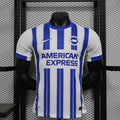 Maillot Brighton 2024-25 de Le 12 -ème Maillot, maillot de football avec logo de l'équipe et design moderne, vue de face.