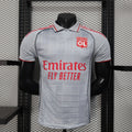 Maillot third Lyon 25/26 Le 12 -ème Maillot, maillot de football bleu avec logo et détails de l'équipe sur le devant.