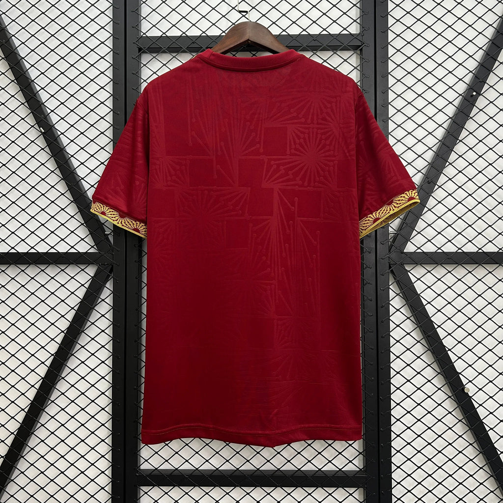 Maillot de football Mexique Concept Rouge 2025 de la marque Le 12 -ème Maillot, vue en gros plan.