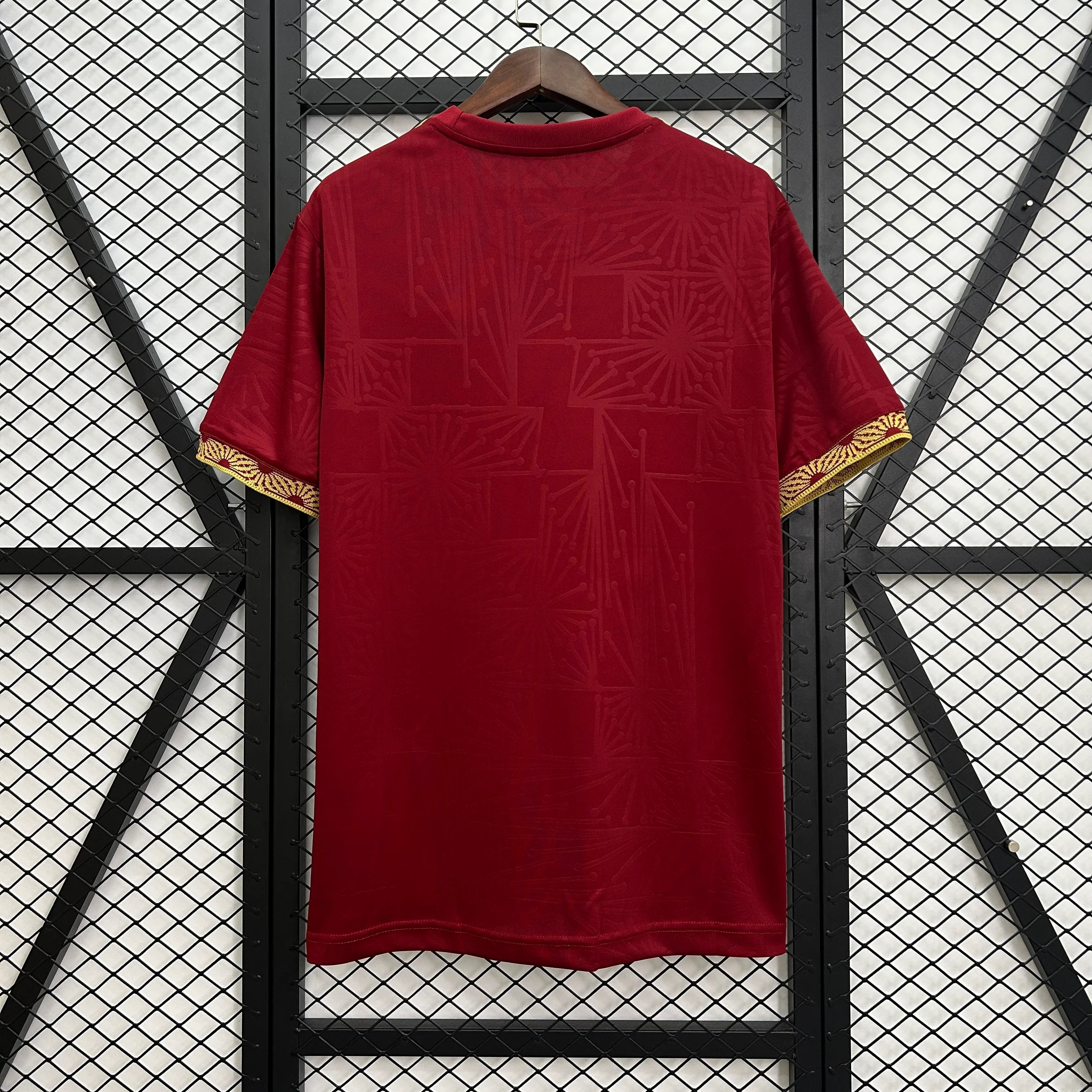 Maillot de football Mexique Concept Rouge 2025 de la marque Le 12 -ème Maillot, vue en gros plan.