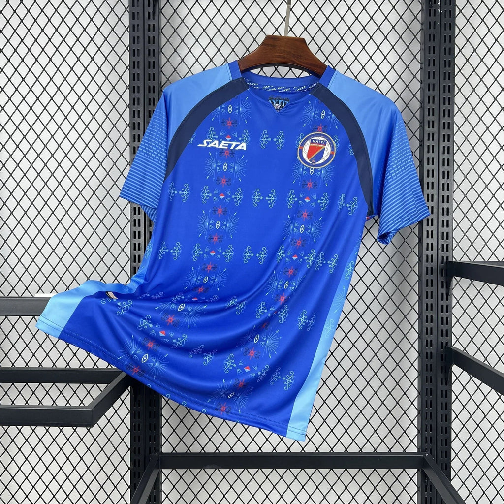 Maillot Haïti de la Coupe du Monde 2026, marque Le 12 -ème Maillot, vue de face avec logo et design distinctif.
