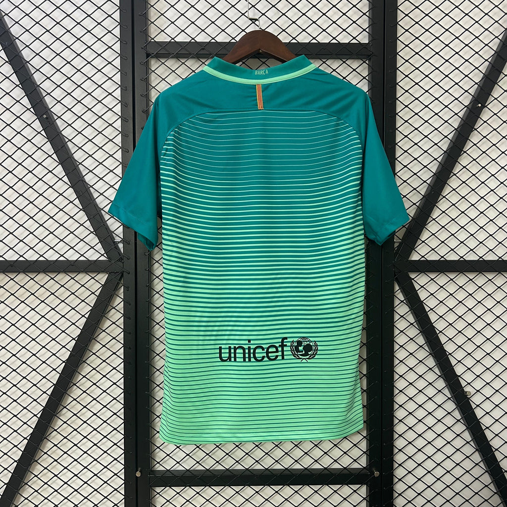 Maillot rétro third Barcelone 16/17 Le 12-ème Maillot, maillot de football bleu avec logos et détails du club.