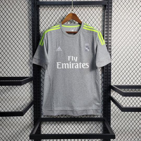 Maillot Real Madrid 2015 2016 Le 12 -ème Maillot, maillot de football blanc avec logo et détails du club, vue de face