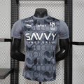 Maillot de football AL-Hilal 2025-26, marque Le 12 -ème Maillot, en tissu bleu avec logo de l'équipe et détails de style.