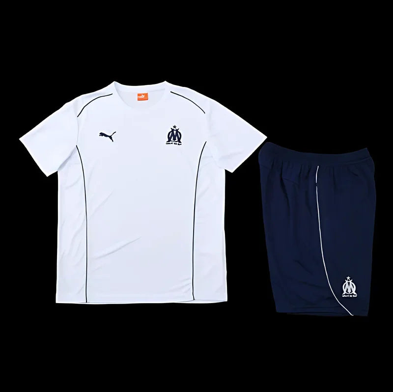 Ensemble OM de Le 12 -ème Maillot, maillot de football blanc et bleu avec logo de l'équipe, sur fond blanc.