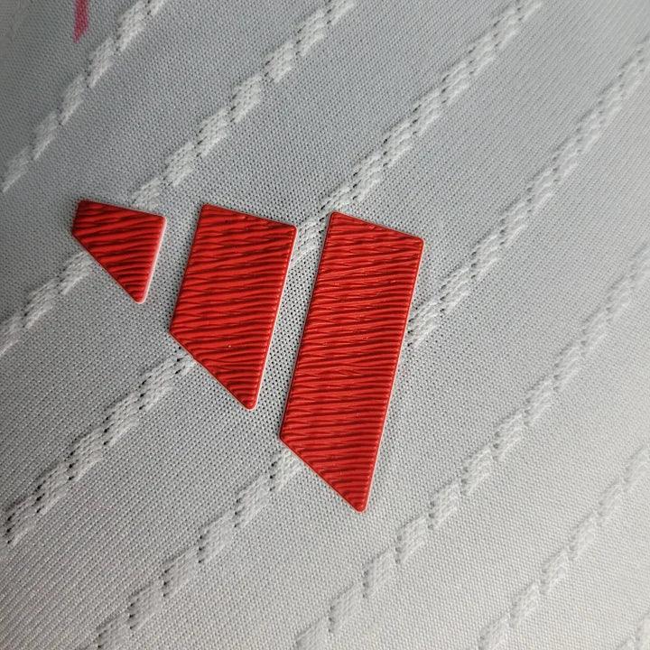 Maillot Manchester United 2023 2024, veste de football officielle Le 12 -ème Maillot, vue de face avec logo et détails du maillot