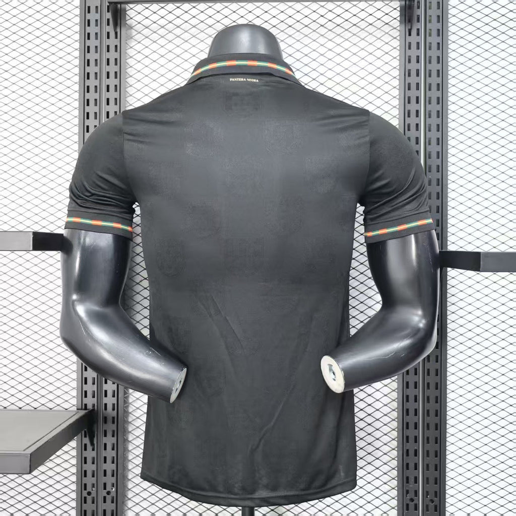 Maillot de football noir Portugal 25/26 Le 12 -ème Maillot, joueur spécial, détails visibles sur le vêtement.