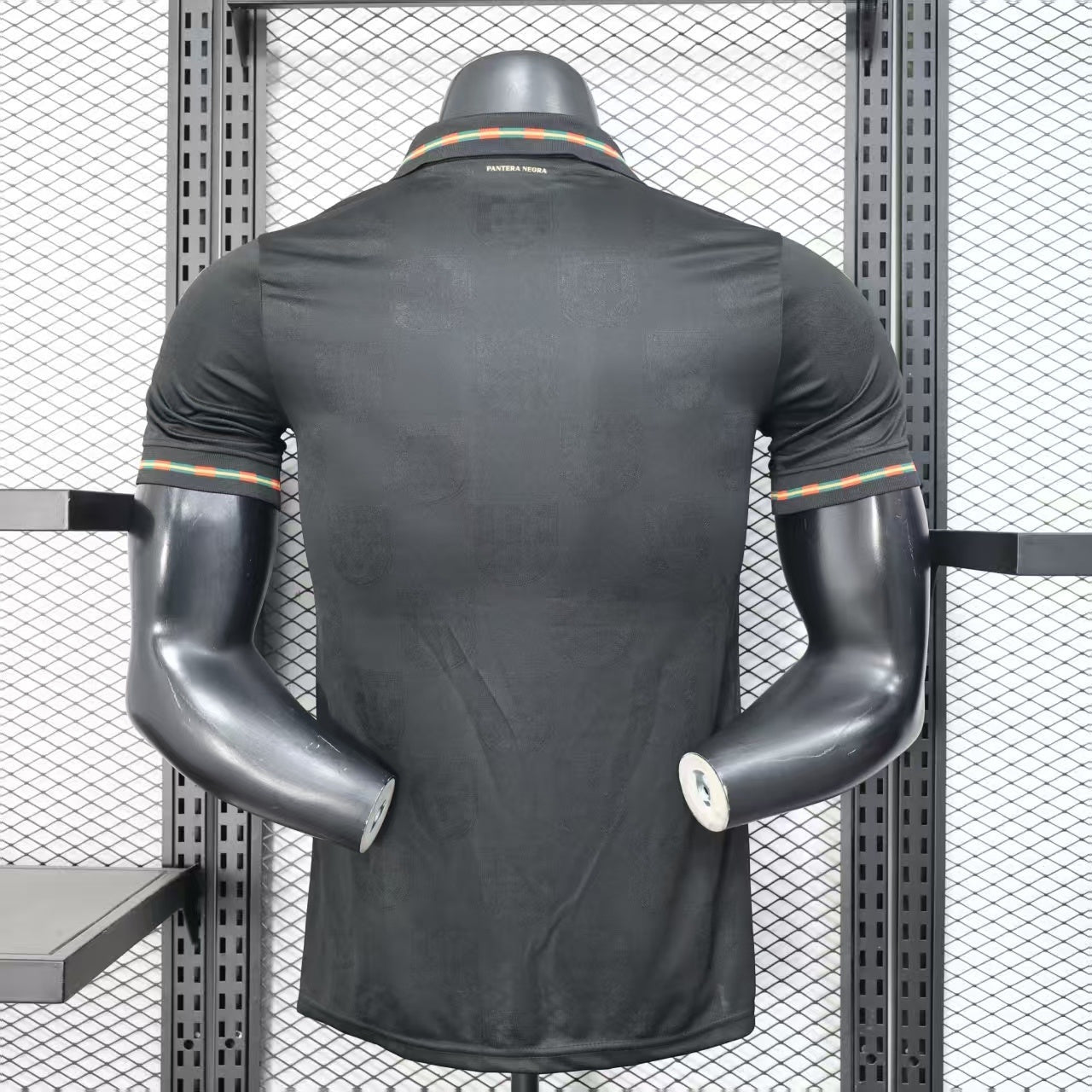 Maillot de football noir Portugal 25/26 Le 12 -ème Maillot, joueur spécial, détails visibles sur le vêtement.