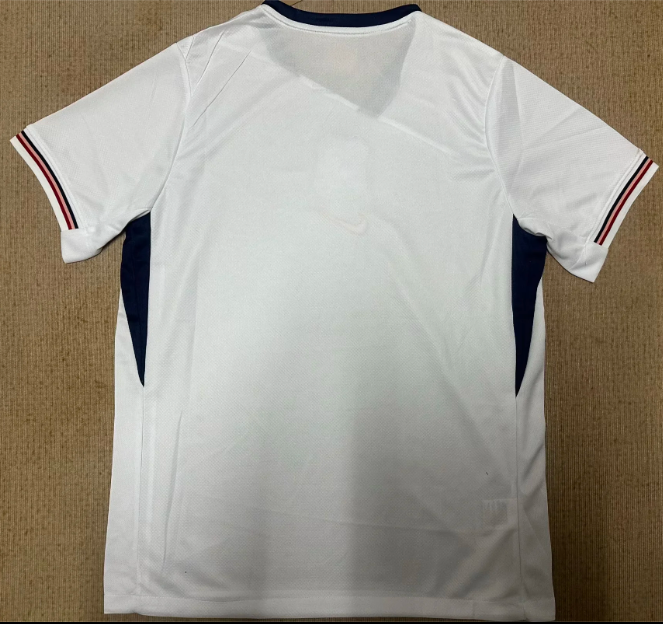 Maillot extérieur France 25/26 Le 12-ème Maillot, maillot de football bleu avec logo national, vue de face.