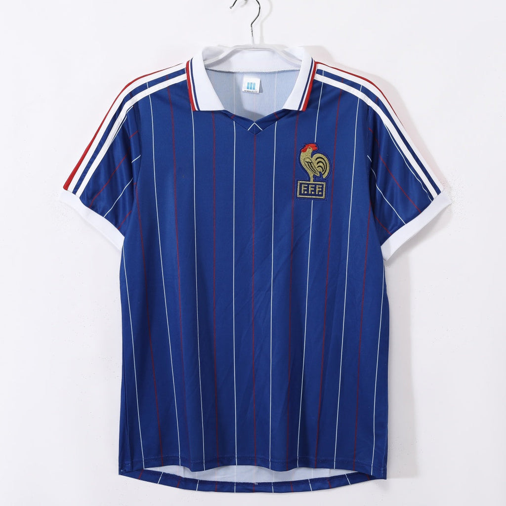 Maillot rétro de football France 1982, maillot domicile de la marque Le 12-ème Maillot, devant avec logo et détails colorés
