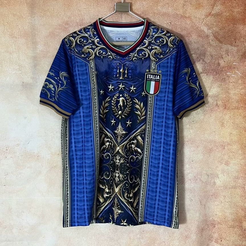 Maillot de football 24/25 Italie Le 12-ème Maillot bleu, devant avec logo et détails du design.