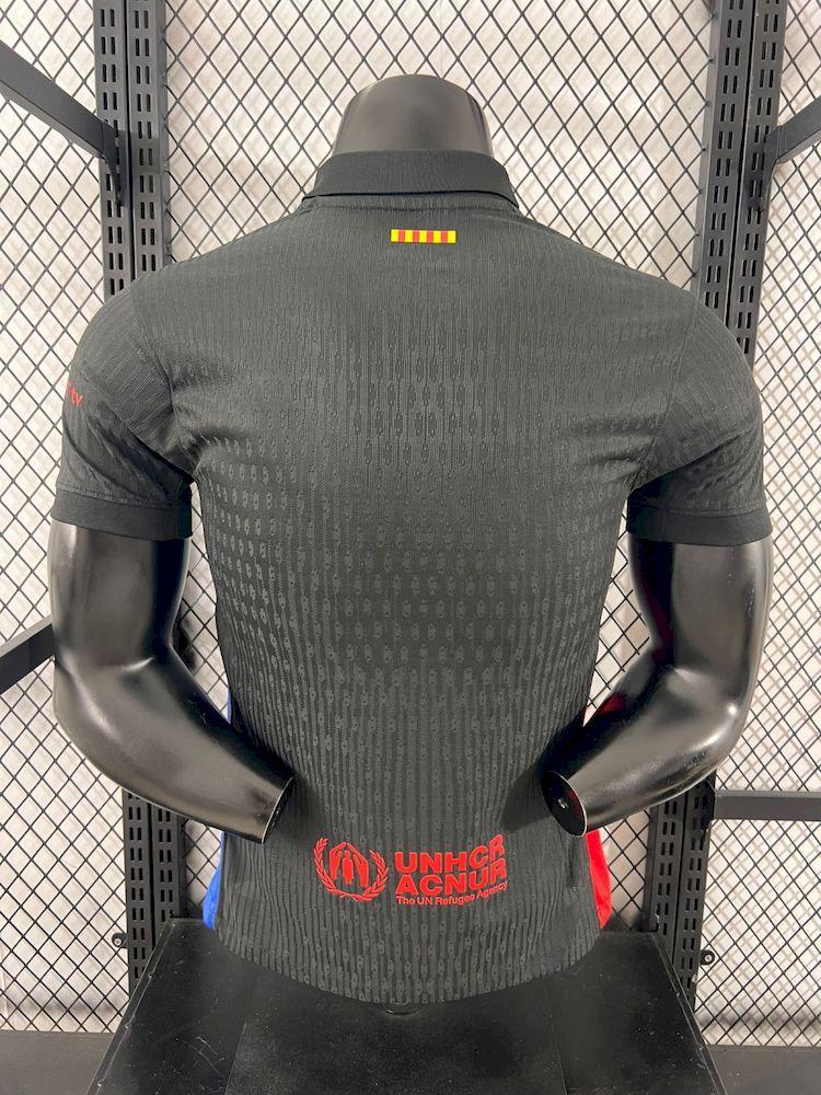 Maillot extérieur FC Barcelone 2024-25 Le 12 -ème Maillot, maillot de football avec logo du club et détails de l'équipe.