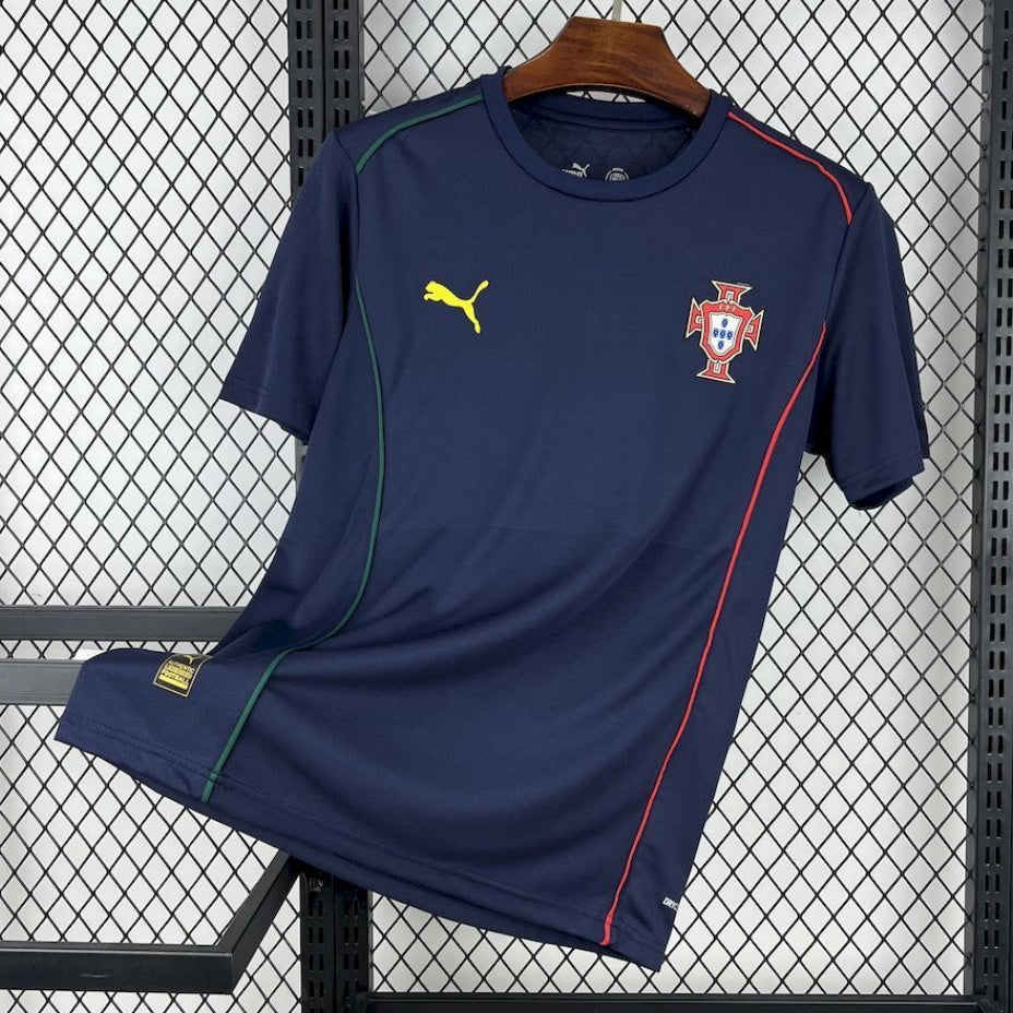 Maillot Portugal 25/26 bleu par Le 12 -ème Maillot, devant avec logo et design sportif.