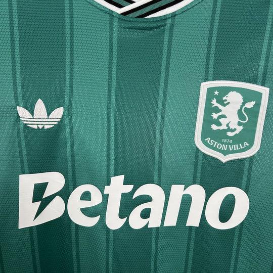 Maillot Aston Villa édition spéciale 2024-2025 vert, marque Le 12 -ème Maillot, vue du devant avec logos et détails de design