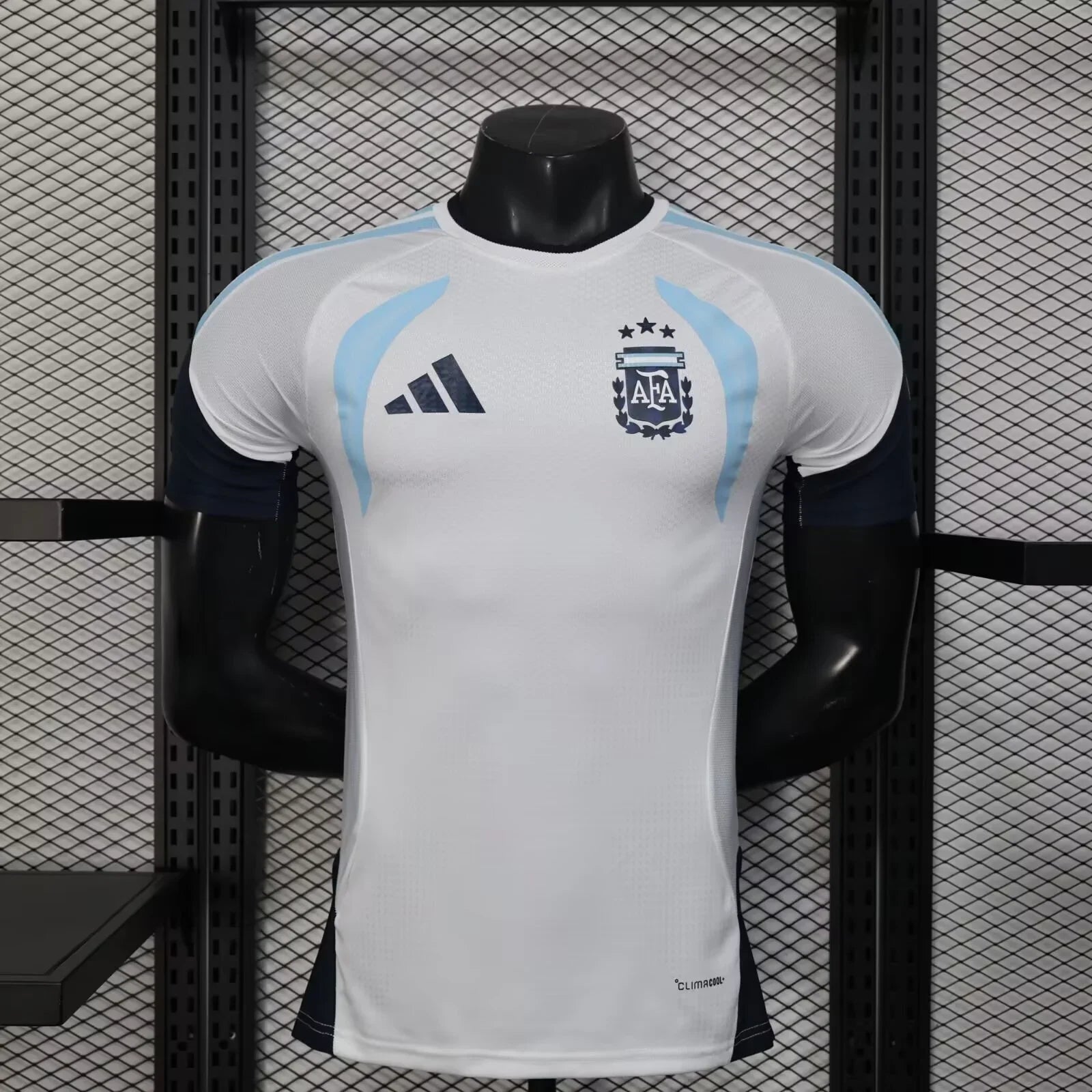 Maillot de entraînement Argentine Coupe du Monde 2026 Le 12, en tissu léger avec logo national et détails bleus et blancs.