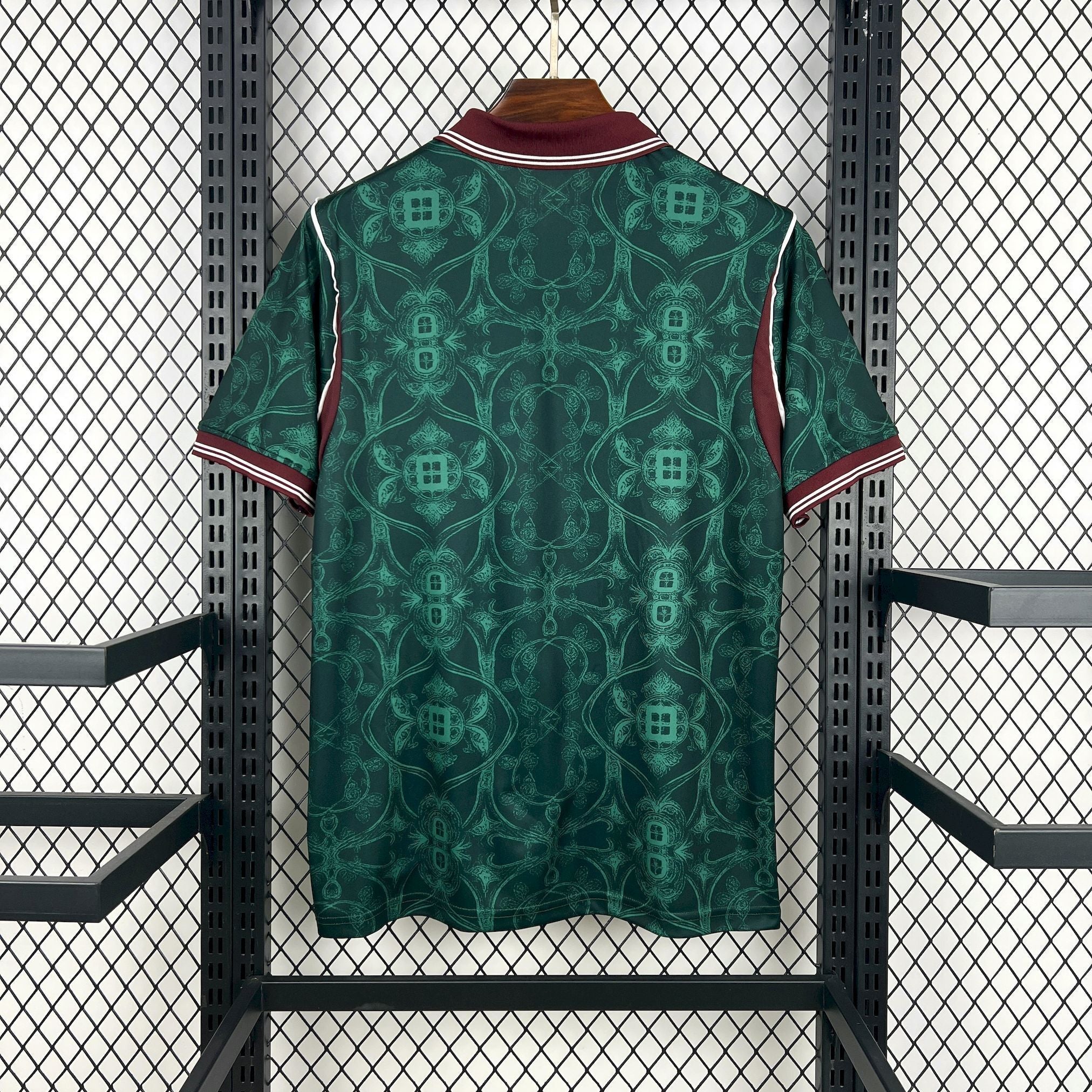 Maillot Portugal Concept 2026 de Le 12 -ème Maillot, design moderne avec drapeau portugais et logo sur le devant.