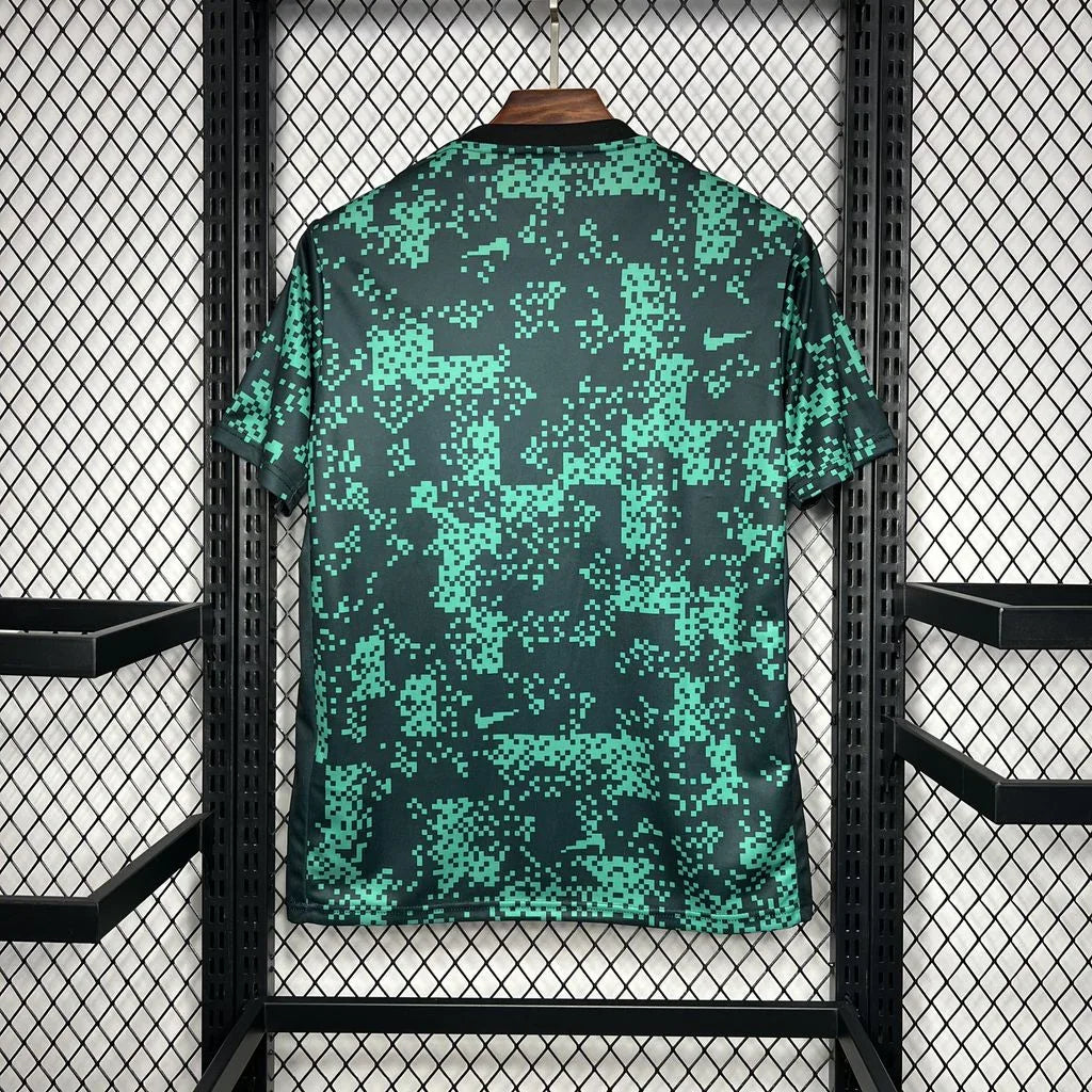 Maillot de sport Le 12 -ème Maillot Sporting concept 2024-25, design moderne et coloré, vue de face.