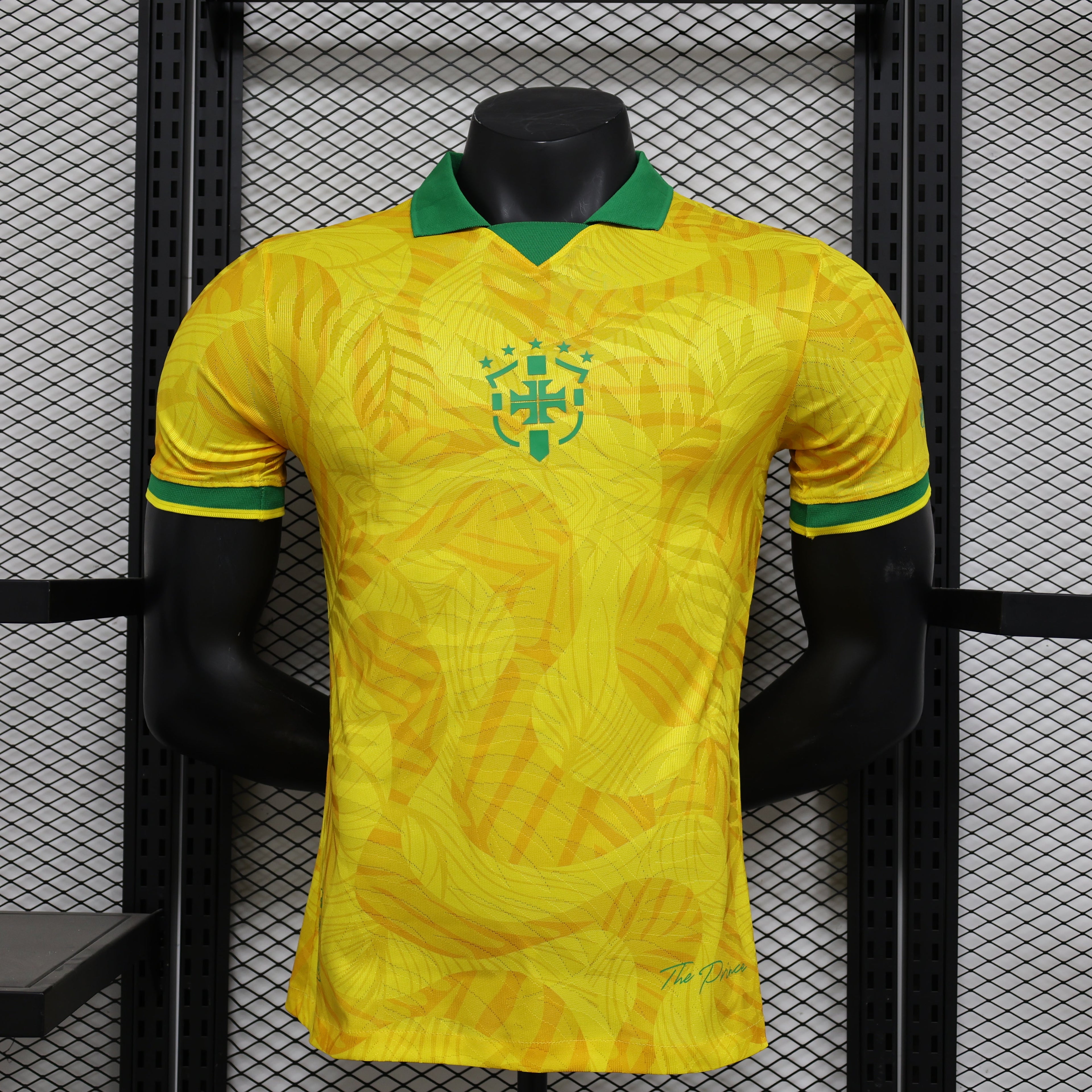 Maillot de football Brésil 24/25 Spécial joueur, marque Le 12, en maillot de sport avec logo et détails de l'équipe.