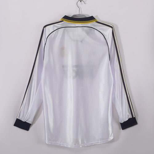 Maillot rétro domicile Real Madrid 1998-2000 à manches longues, marque Le 12 -ème Maillot, vue de face.