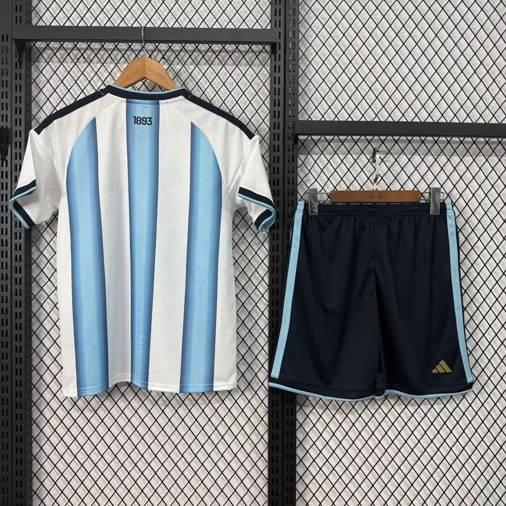 Ensemble domicile adulte Argentine 25/26 de Le 12 -ème Maillot, maillot de football avec logo et couleurs traditionnelles.