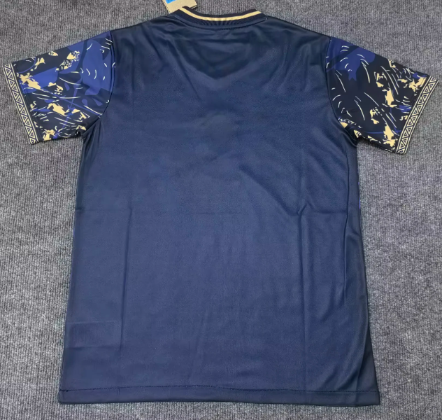Maillot de football Brésil 25/26 noir et bleu, Le 12 -ème Maillot, vue front avec détails du design sportif.