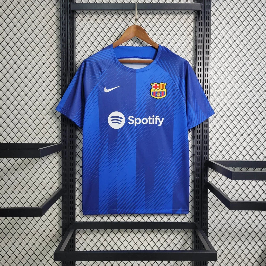 Maillot d'entraînement FC Barcelone 2023-2024 Le 12 -ème Maillot, vue de face avec logo et détails sportifs.