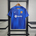 Maillot d'entraînement FC Barcelone 2023-2024 Le 12 -ème Maillot, vue de face avec logo et détails sportifs.