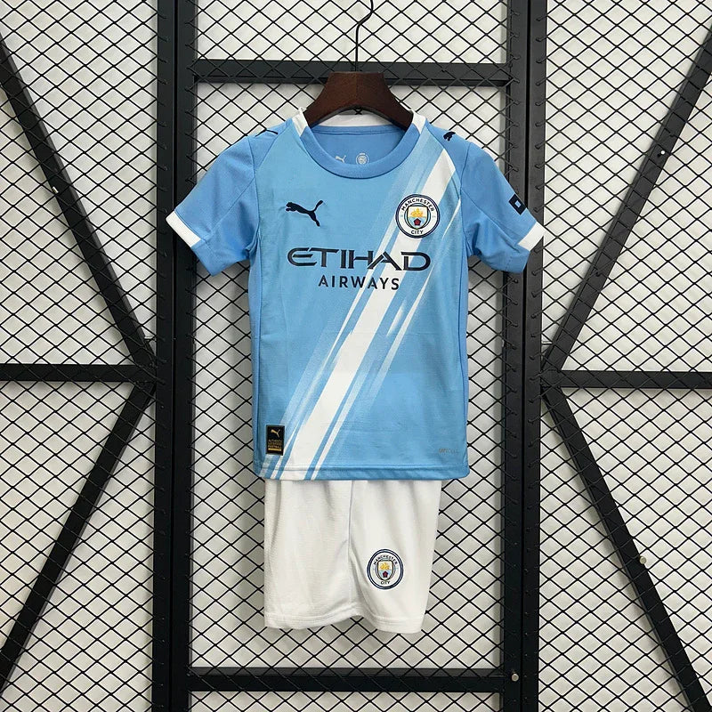Ensemble pour enfant Manchester City 2025-26, maillot et short, avec logo de l'équipe, de la marque Le 12 -ème Maillot.