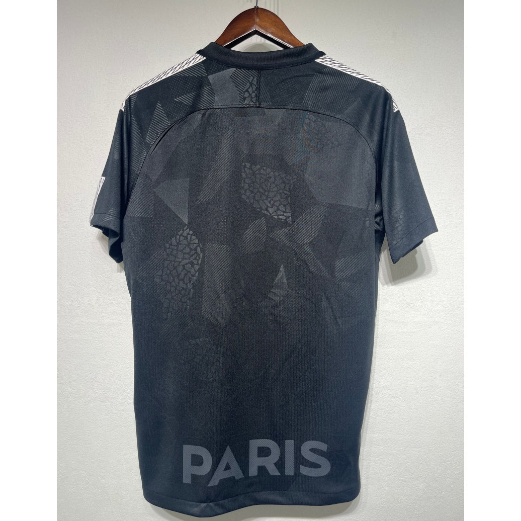 Maillot rétro PSG 2017-2018, maillot third de football de la marque Le 12 -ème Maillot, vue de face.