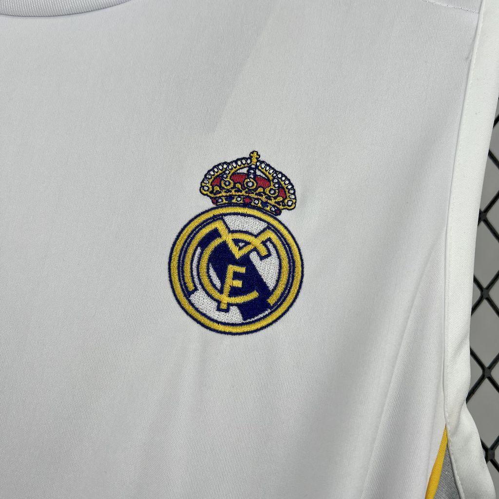 Maillot sans manches Real Madrid 2025-26, marque Le 12 -ème Maillot, vue frontale avec logo et détails du kit.